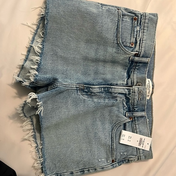 Abercrombie NWT- The Mom Short - Picture 2 of 4